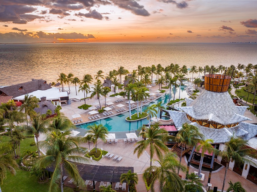 Villa del Palmar Cancun
