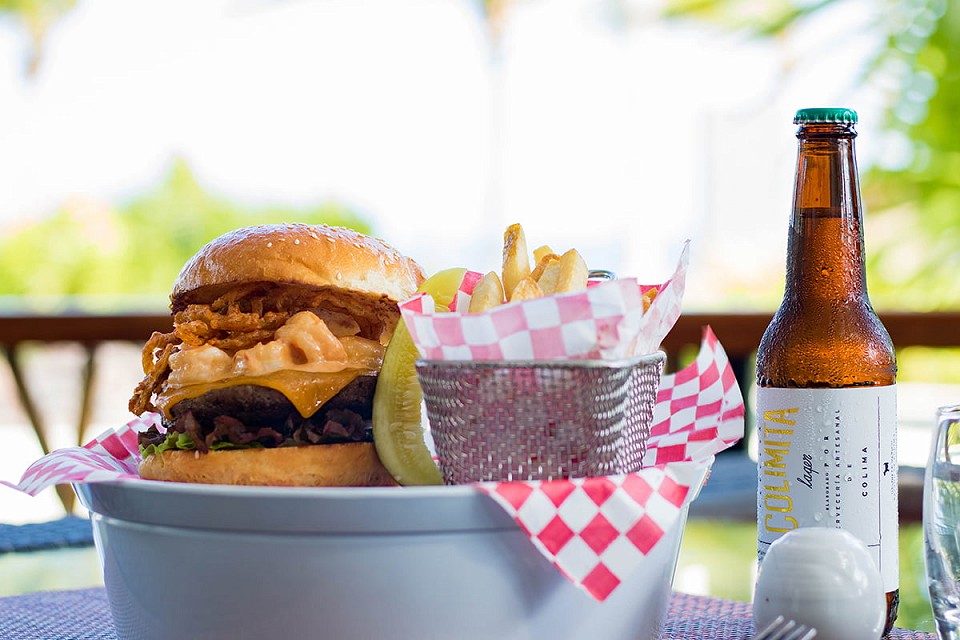 Hamburger Gourmet Dining Bite Bar