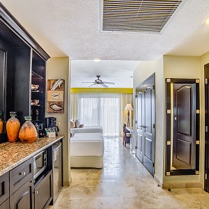 bedroom with fully kitchen
