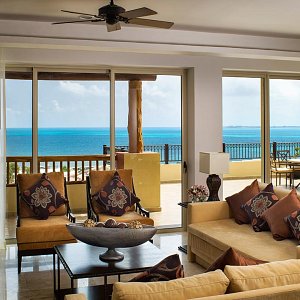 three bedroom penthouse spacious living room