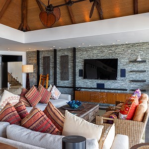 grand penthouse living room
