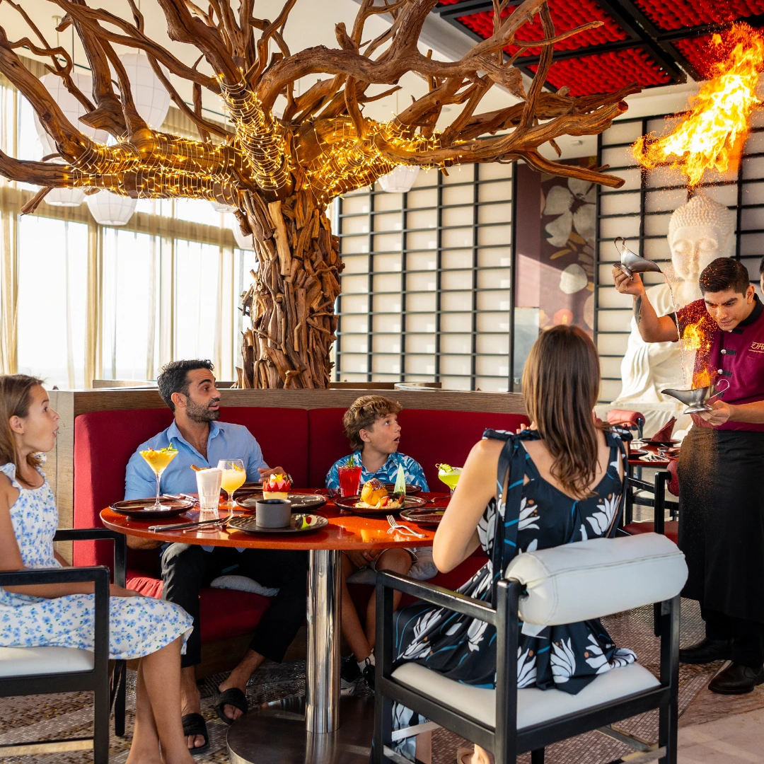 Hasta 2 niños se hospedan y comen gratis*