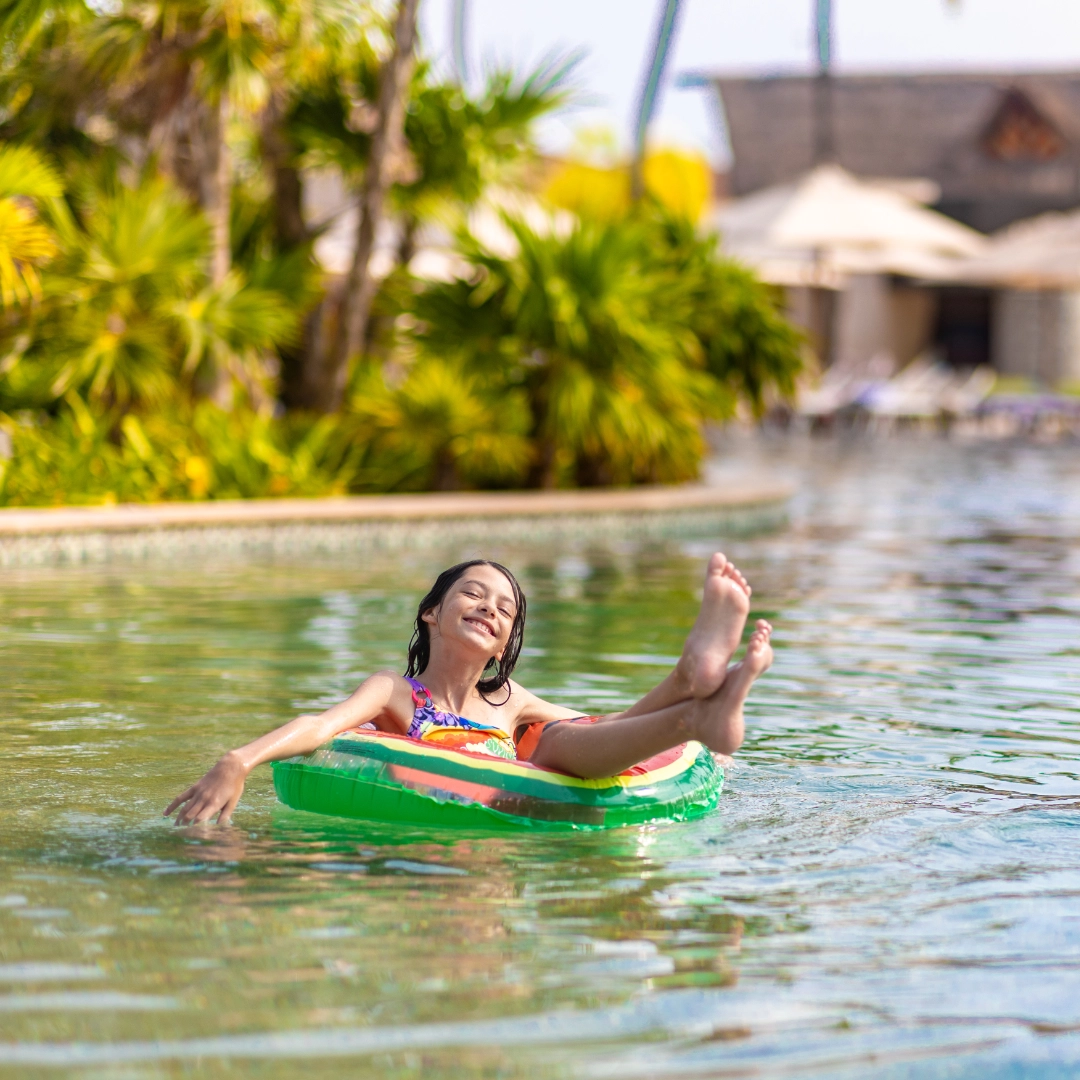 Hasta 2 niños se hospedan y comen gratis*