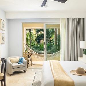king size bed suite with garden view