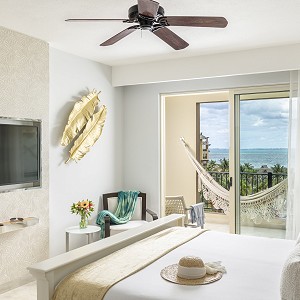 king size bed suite with ocean view
