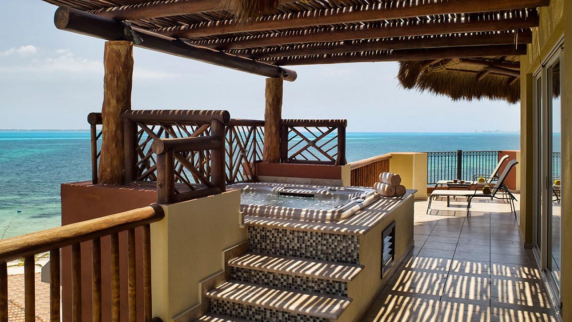 three bedroom suite outdoor jacuzzi