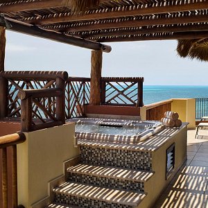three bedroom suite outdoor jacuzzi
