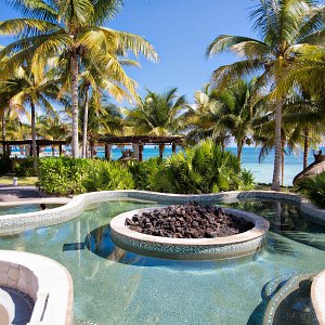 outdoor-jacuzzi-villa-del-palmar_01