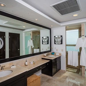 Bathdroom Three Bedroom Penthouse Villa del Palmar Cacun