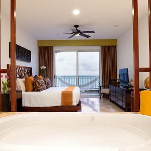 three bedroom in suite bathtub