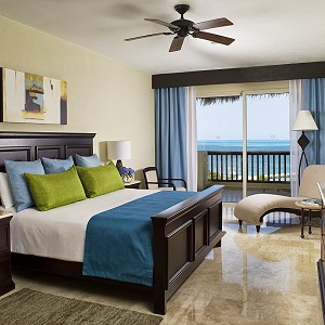 king size bedroom ocean view